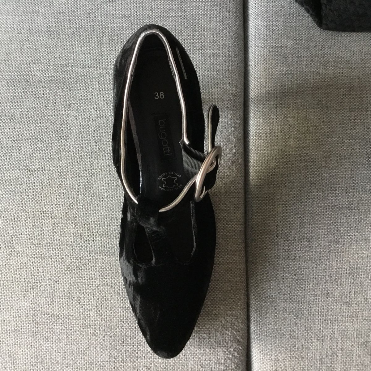 Bugatti Chaussures femmes: BUGATTI escarpins 🖤 38 – D'occasion à Fribourg par ficelle_de_luge 3