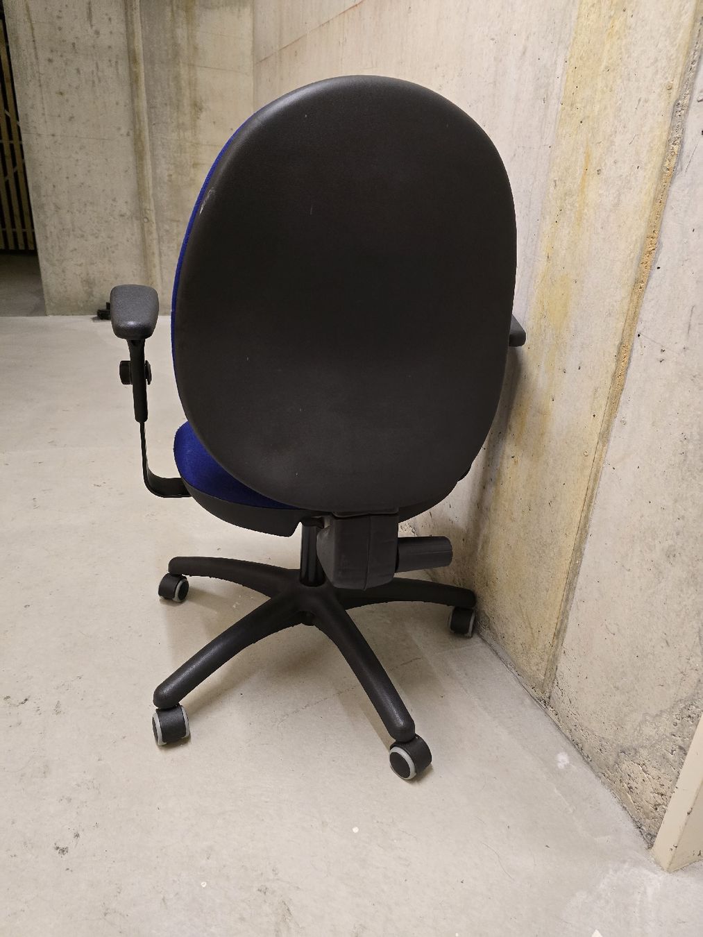 Ikea Sedie: Ikea Bürostuhl – Usato da Uster venduto da Gaensbluemchen 3