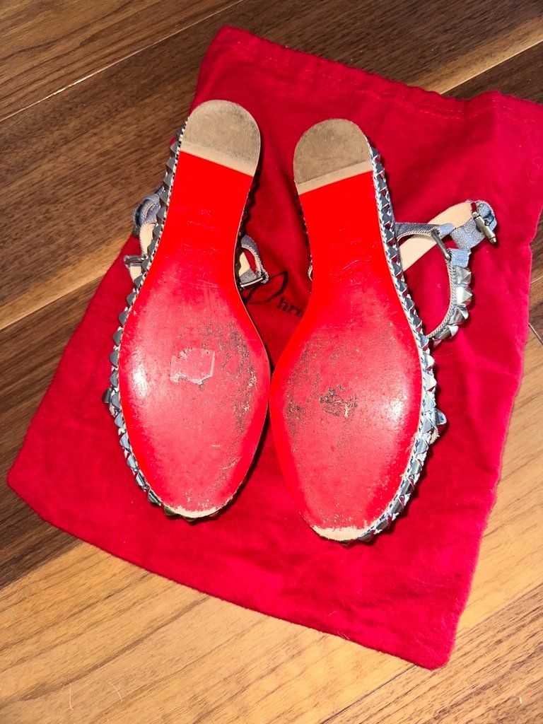 Christian Louboutin Damenschuhe: Louboutin studded sandals - EUR 38 – Gebraucht aus St-Sulpice VD von juhdu 6