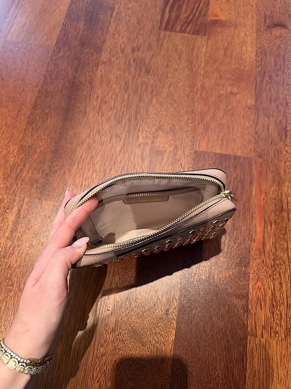 Michael Kors Custodie per cosmetici: Michael Kors Make Up Tasche – Usato da Brunnen venduto da noraislr 2
