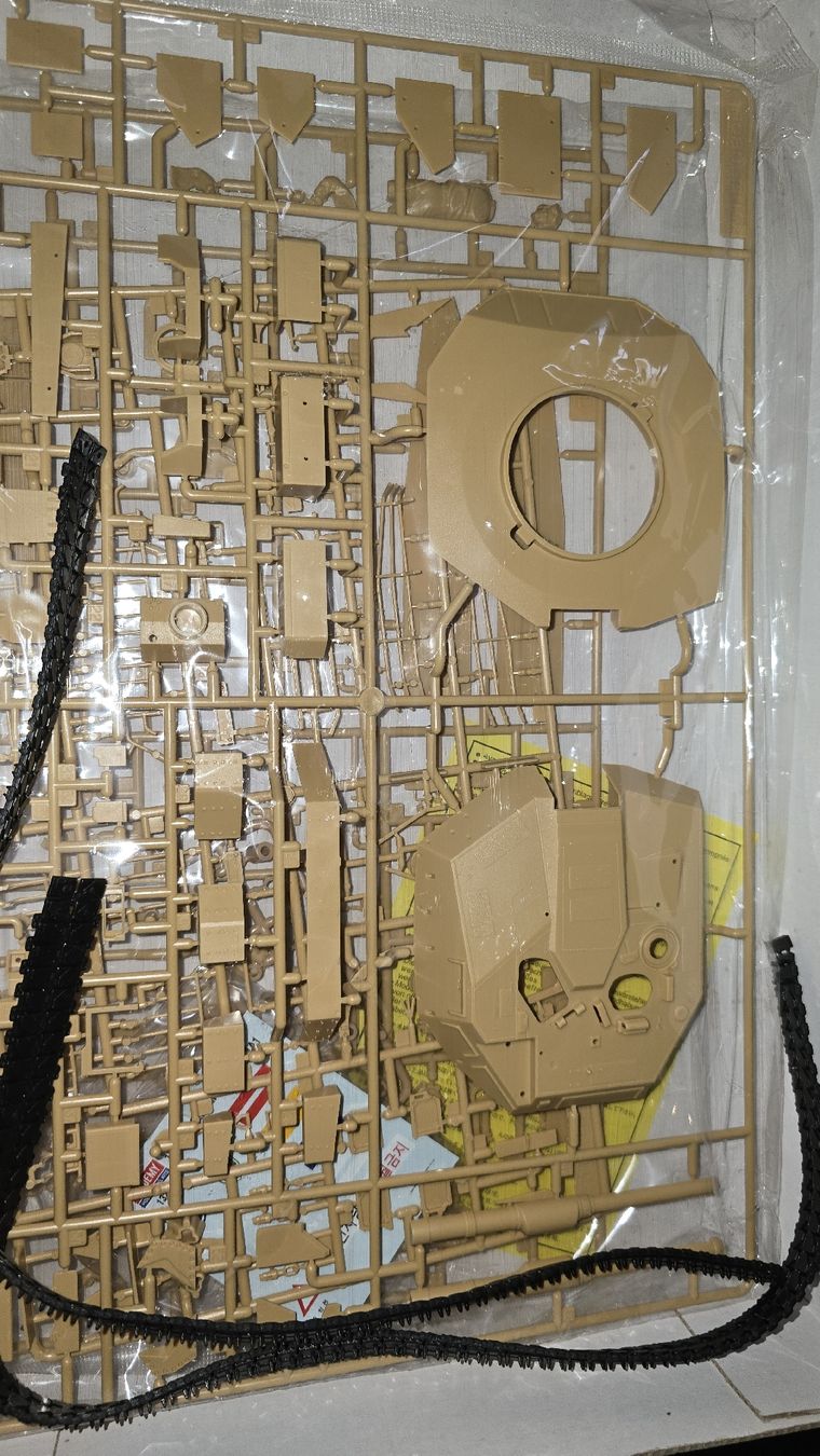 Academy Kit di modellismo & Modellini statici: Academy K1A1 Main Battle Tank Modello – Nuovo e nell'imballaggio originale da Balsthal venduto da cri_8tqn 1