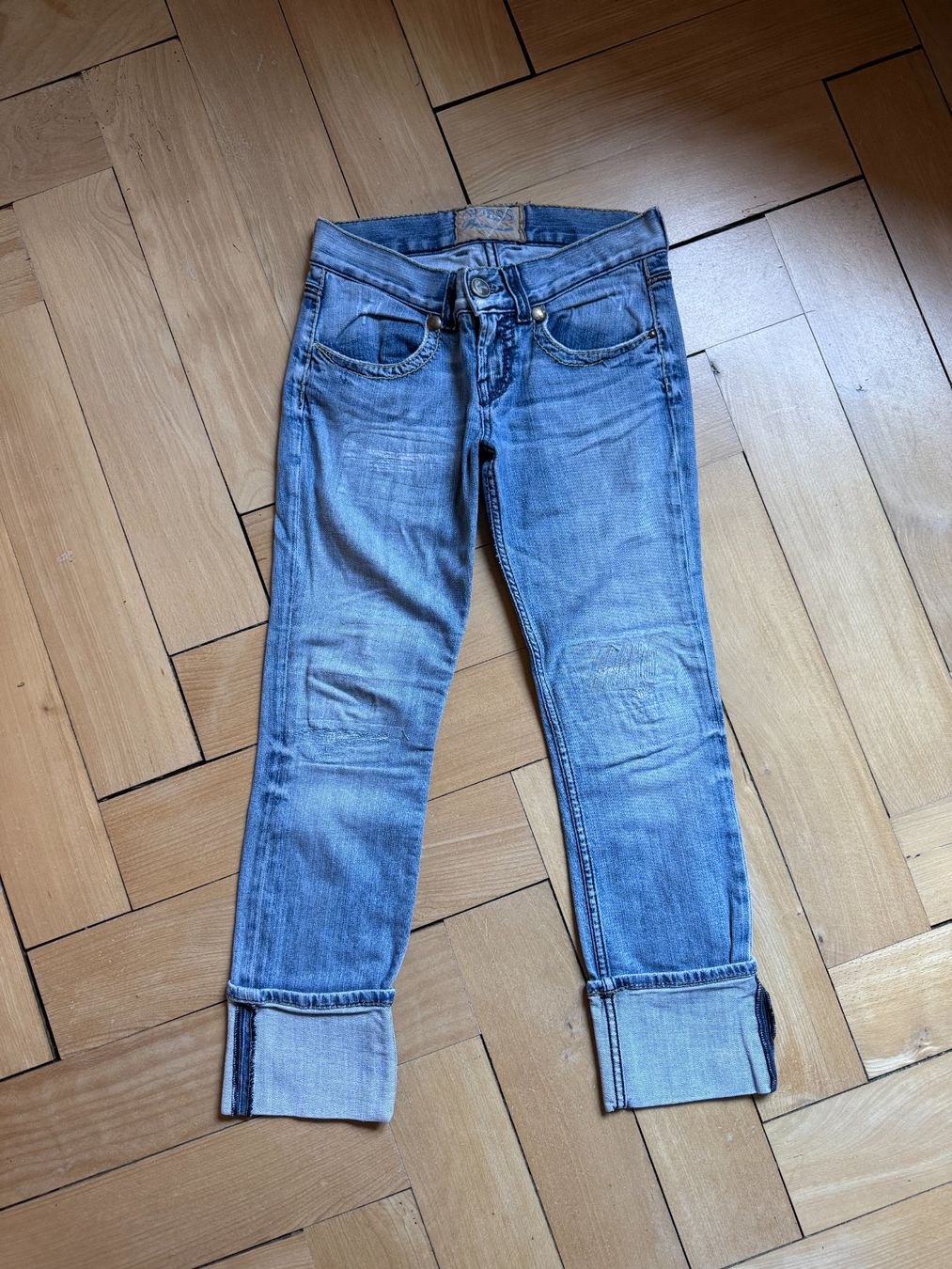 Guess Jeans: GUESS - Hüftjeans hellblau 27 – Usato da Zürich venduto da Diazaio