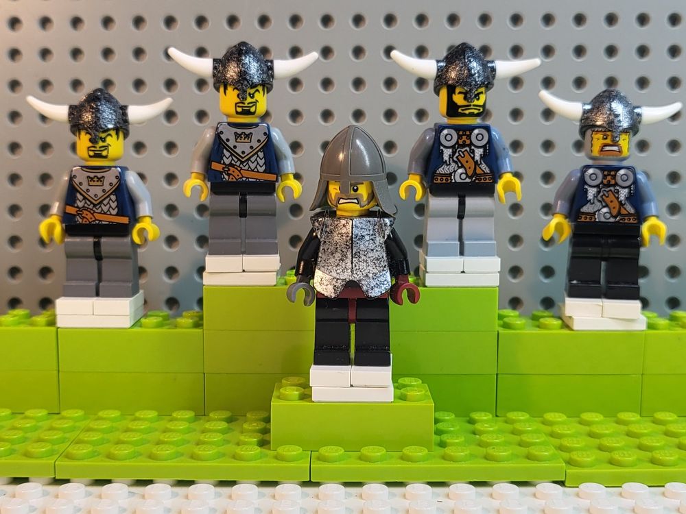 5 Lego-Minifiguren Ritter, Original oder viel Eigenkreation | Kaufen ...