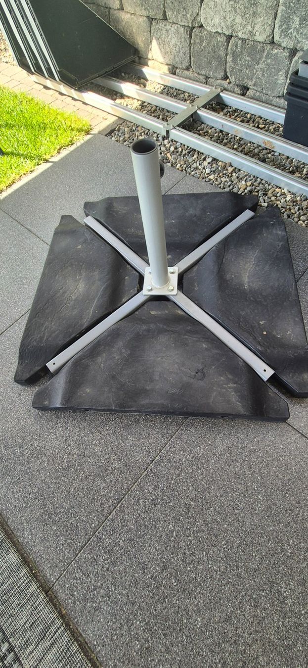Supporti a parete: Sonnenschirmhalter inkl. Beschwerung – Usato da Reitnau venduto da Eckbi