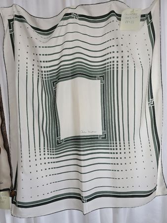 Valentino Seidentuch 88x83 cm weiss gruen guter Zustand