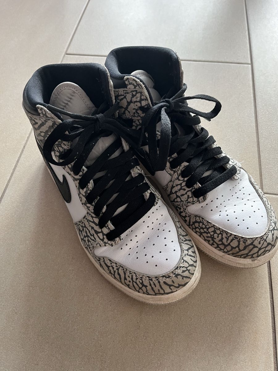 Jordan Schuhe für Jungen: Air Jordan, Grösse 37.5, Retrostyle – Gebraucht aus Arboldswil von iweisdochnid