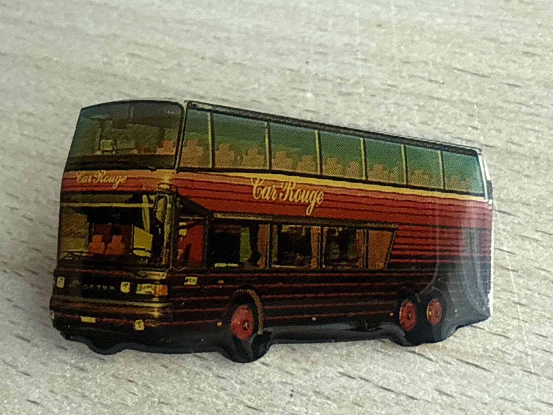 Plaketten & Abzeichen: Pin Doppeldeckbus Car Rouge – Gebraucht aus Glattbrugg von Schweigmatt