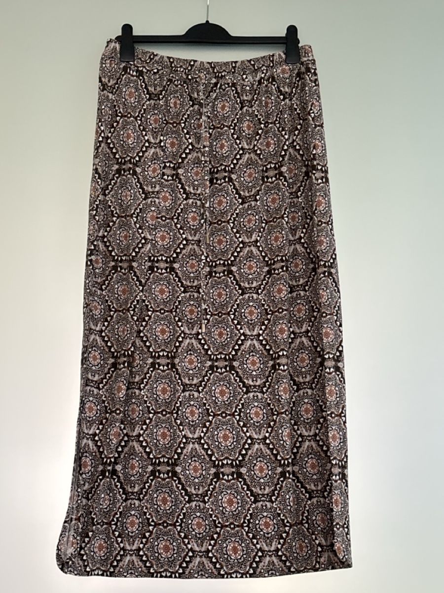 C&A Jupes: Wunderschöner Boho Maxirock mit Ethno-Muster & Seitenschlitz – Neuf (Voir description) à Hendschiken par Uraniali