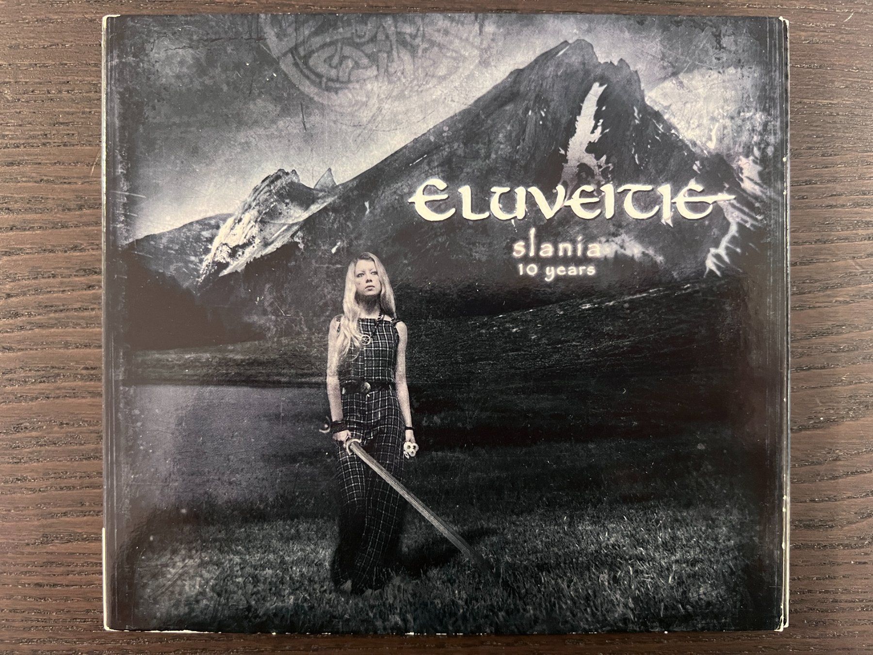 CD: Eluveitie - Slania 10 Years – Usato da Zürich venduto da MusikFreunde