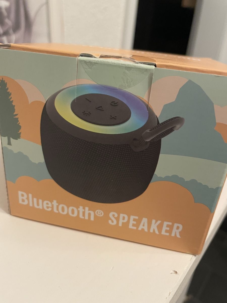 Lautsprecher: Bluetooth Lautsprecher mit Lichteffekten neu – Neu und originalverpackt aus Oberembrach von Marietta53