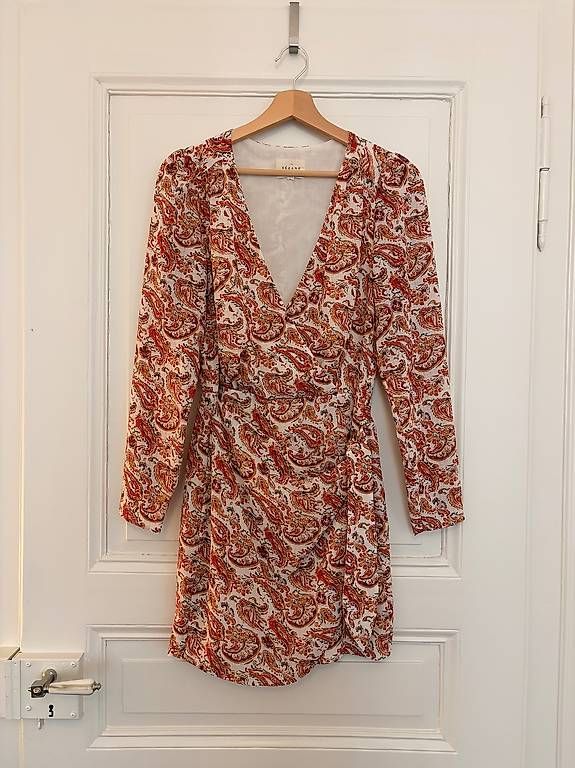 Vestiti: Kleid Sezane 36 – Usato da Basel venduto da yet_7svp