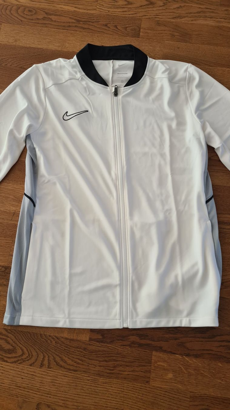 Nike Jacken: Nike Trainerjacke – Gebraucht aus Luzern von fab_hb2k