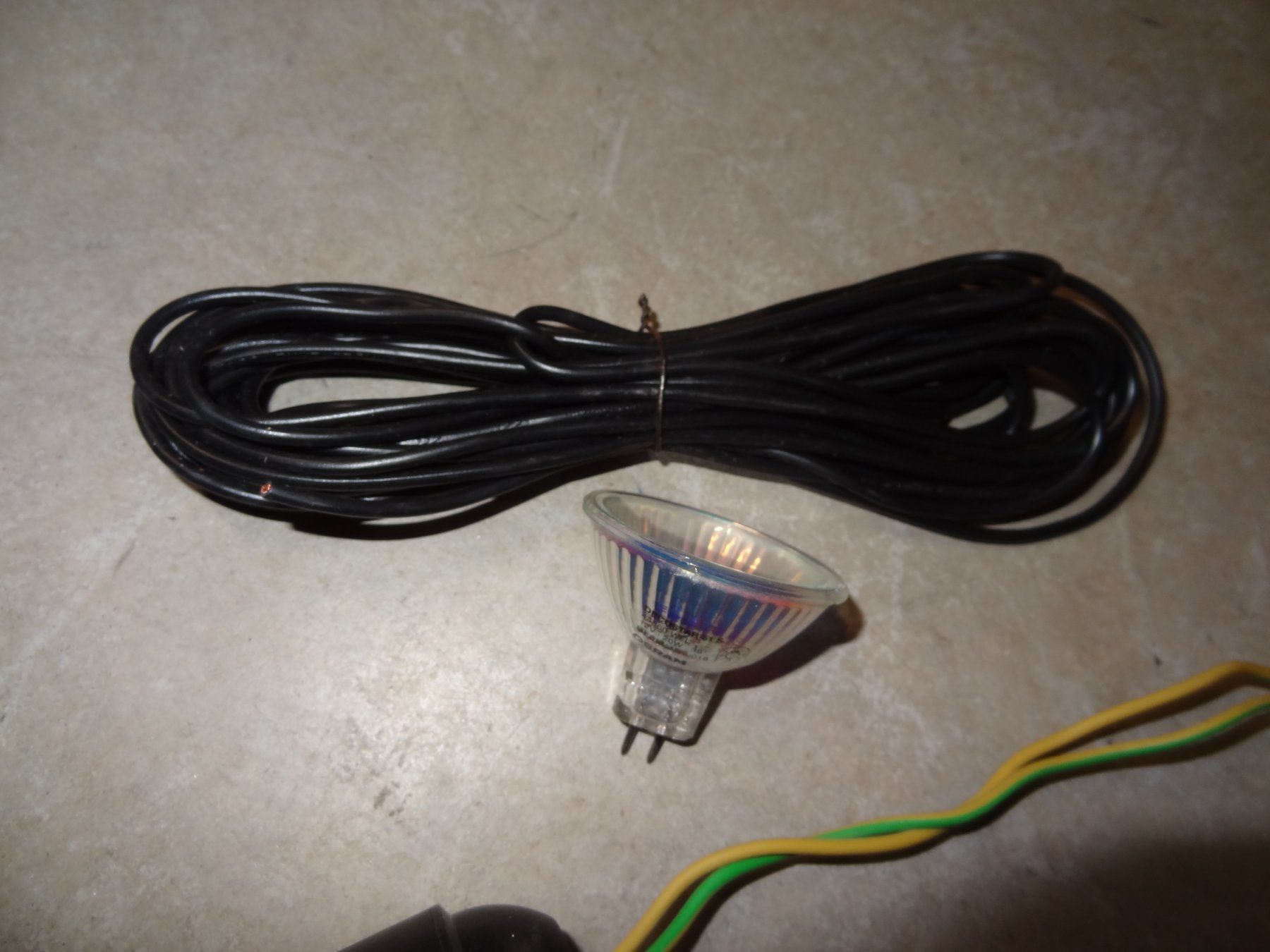 Lampade: Lampe halogène OSRAM avec douille et câble, bon état – Usato da Satigny venduto da salvatore73 3