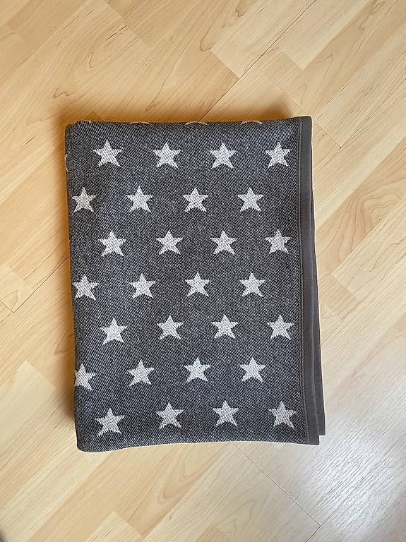 Coperte: Weiche Kuscheldecke Sterne 190x150cm Grau Anthrazit – Usato da St. Gallen venduto da K_Blum 1