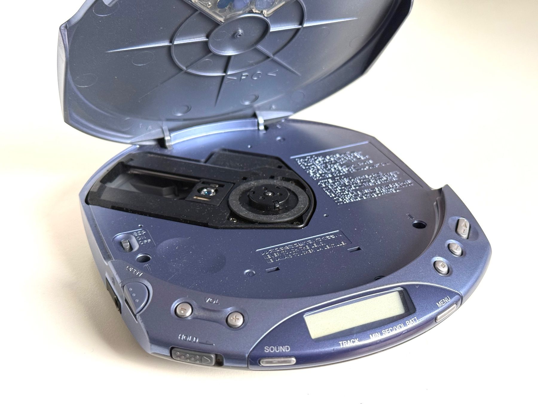 Sony Lettore multimediale portatile: Sony CD Walkman D-E221 – Usato da Zürich venduto da Loeffel81zh 2