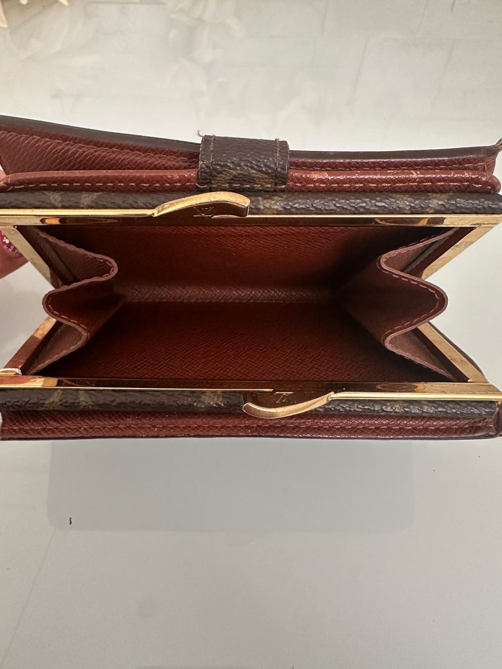 Louis Vuitton Portemonnaies: Louis Vuitton Compact Wallet - Nr. 1040 – D'occasion à Hittnau par LuxAndMore 4