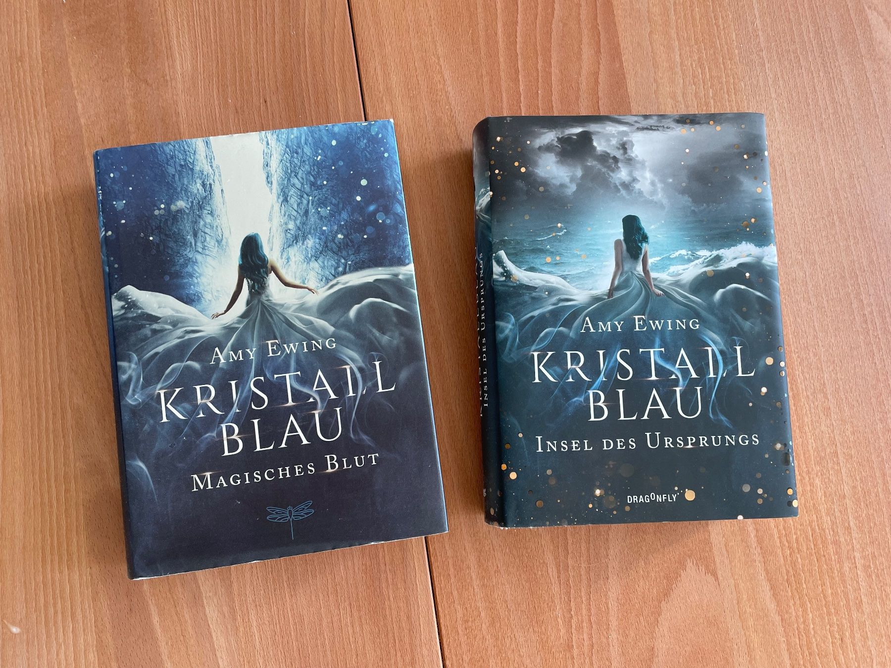 Libri: Amy Ewing - Kristall Blau Band 1 & 2 – Nuovo (secondo la descrizione) da Zürich venduto da Ashley28