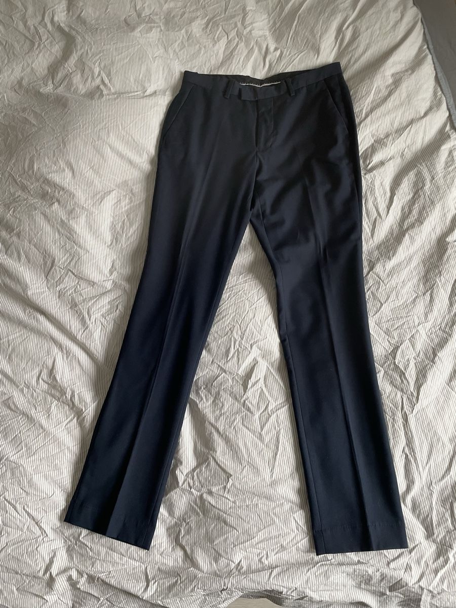 H&M Pantaloni: Pantalon bleu marine foncé – Usato da Neirivue venduto da Frck