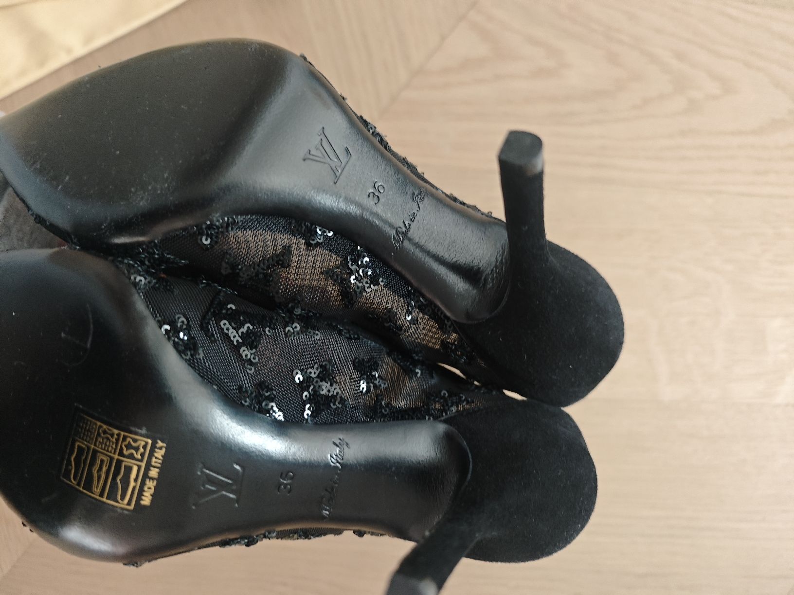 Louis Vuitton Scarpe da donna: LOUIS VUITTON Black Monogram Mesh & Sequin Heels – Nuovo (secondo la descrizione) da Erlenbach ZH venduto da nlh 5