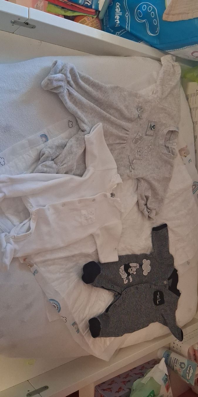 Ensembles coordonnés: Baby Strampler Set 3-teilig Grösse 46 gebraucht – D'occasion à Siglistorf par Maggie2511