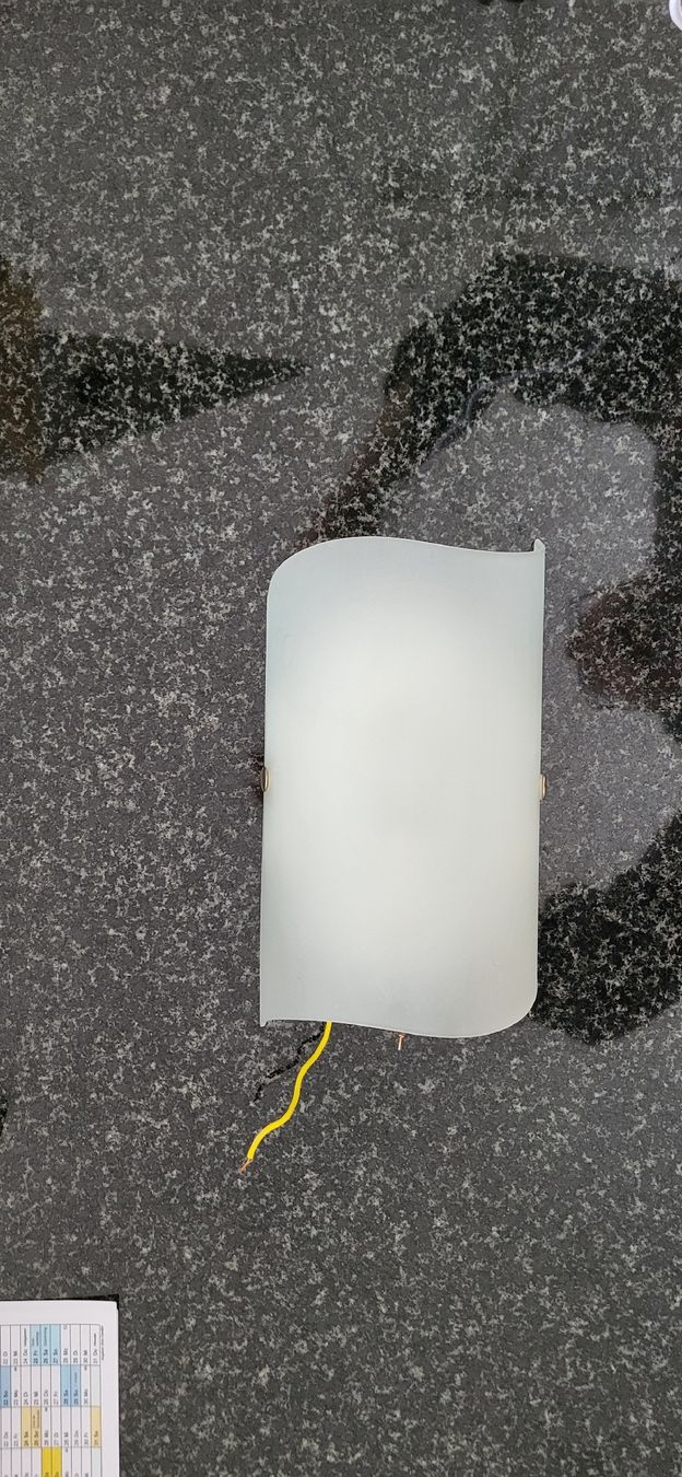 Lampade: Wandleuchte mit geschwungenem Glas – Usato da Hergiswil NW venduto da FuellCell