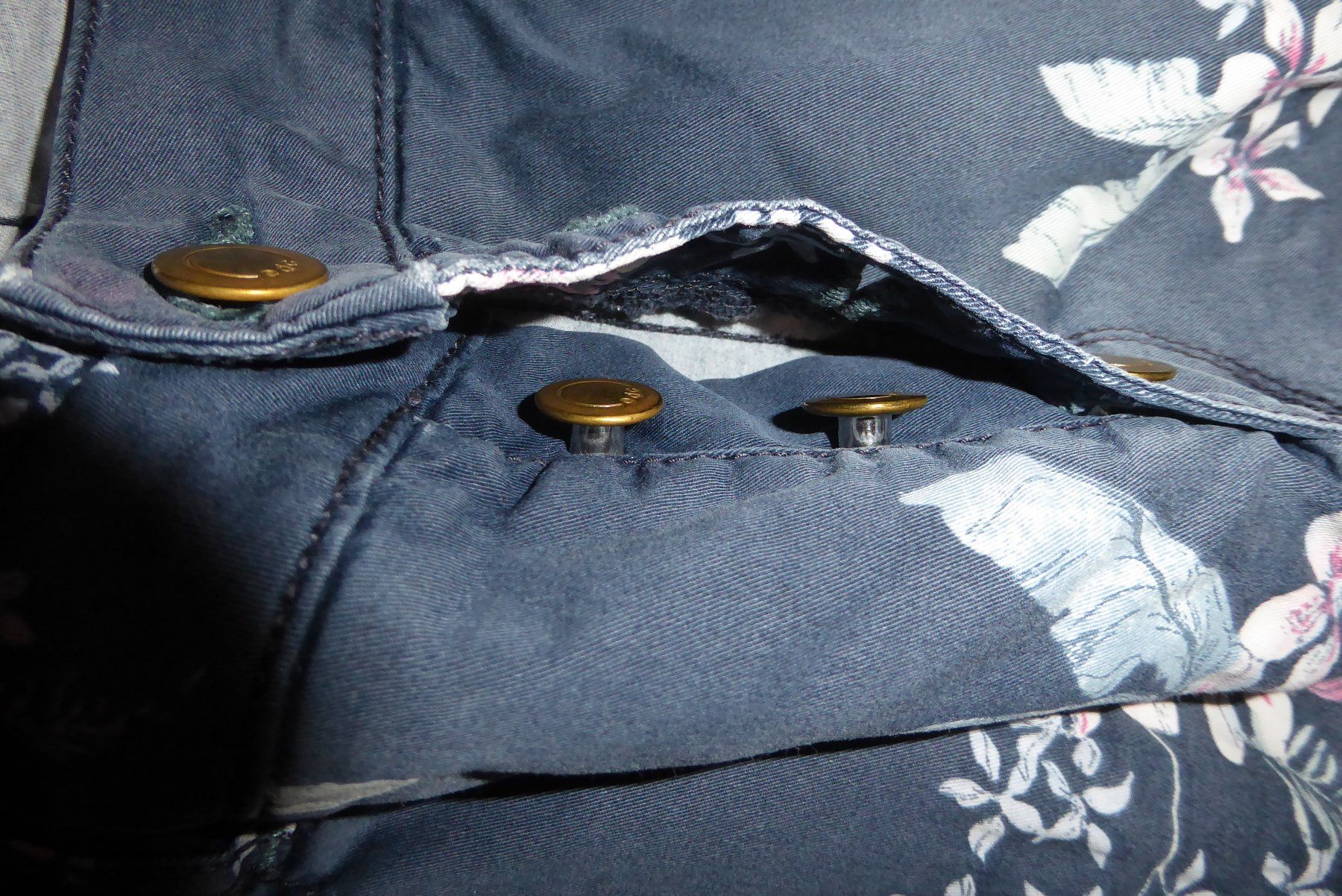 Esprit Hosen: Geblumte Hose Gr 42 edc Bund 44cm. – Gebraucht aus Sargans von Benziner 3