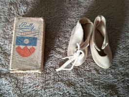 Alte Puppenschuhe aus Leder mit Bally Vintage in Schachtel