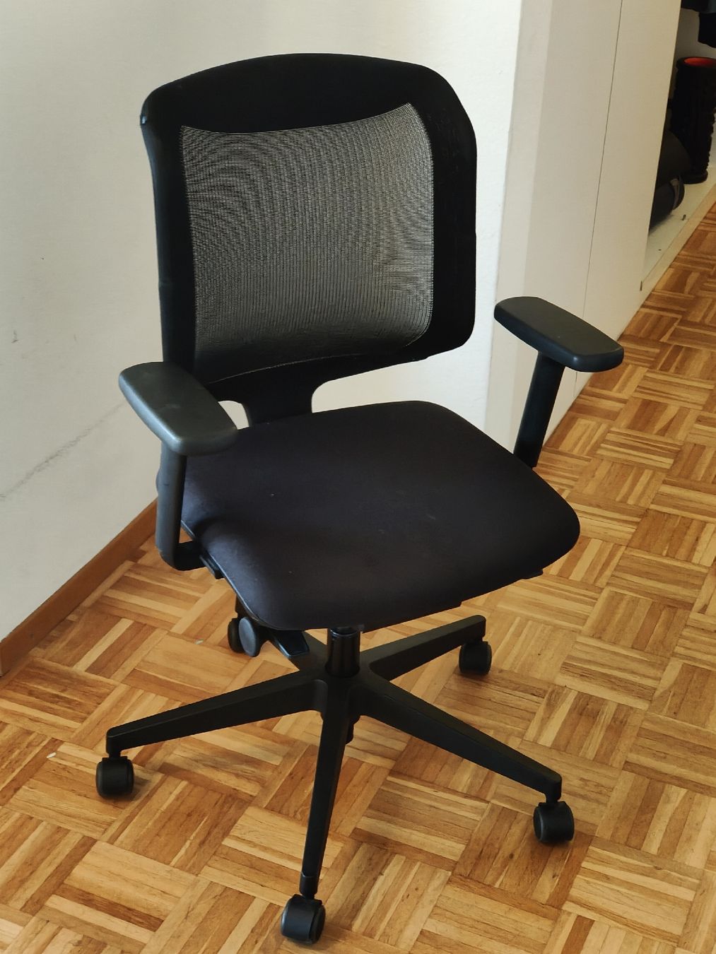 Stühle: Bürostuhl Giroflex schwarz mit Rollen – Neu (gemäss Beschreibung) aus Zürich von mso_qv78