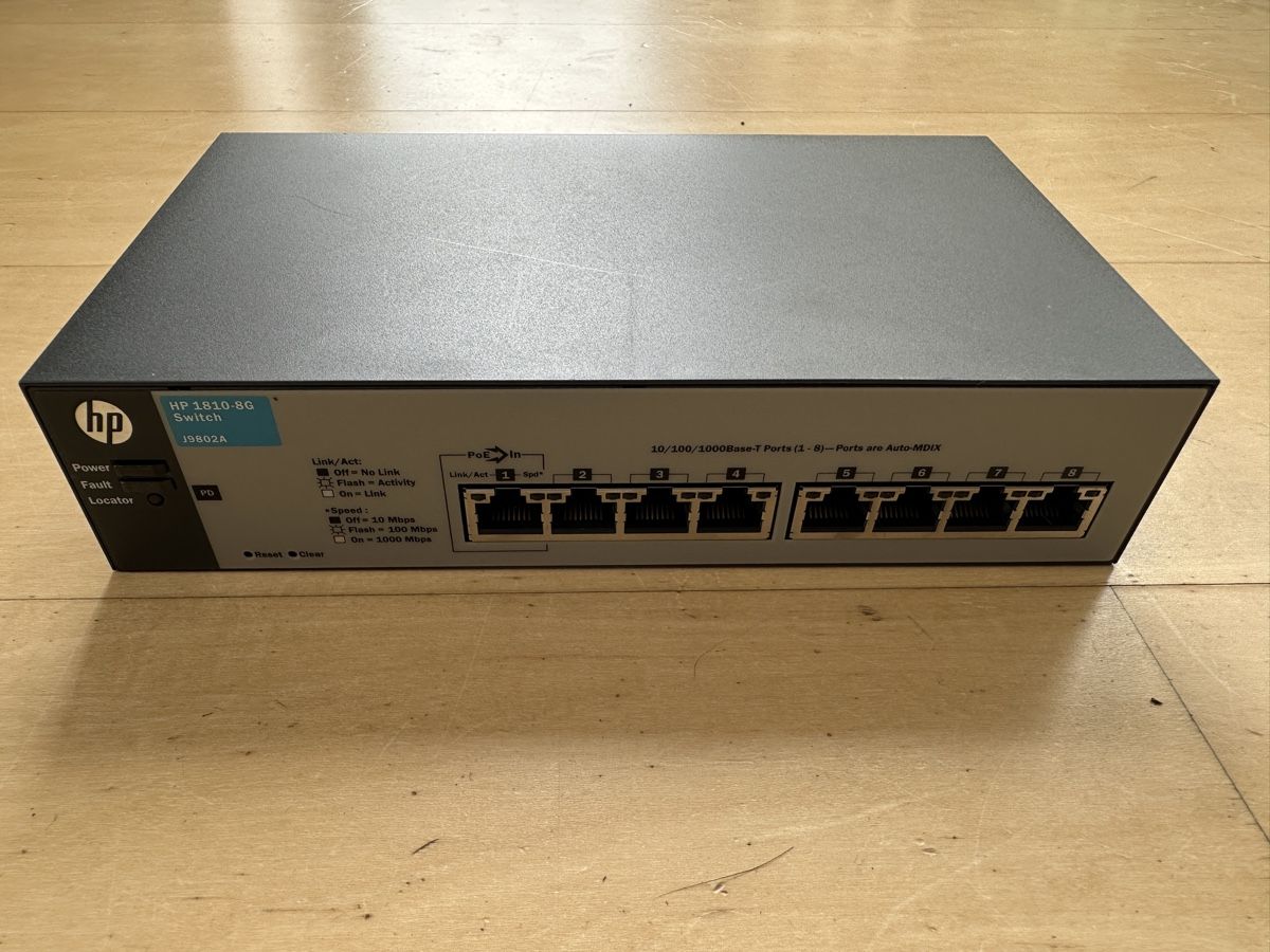 Hewlett Packard Hub & Switch: HP Procurve 1810-8G - J9802A – Usato da Hombrechtikon venduto da Redzonk