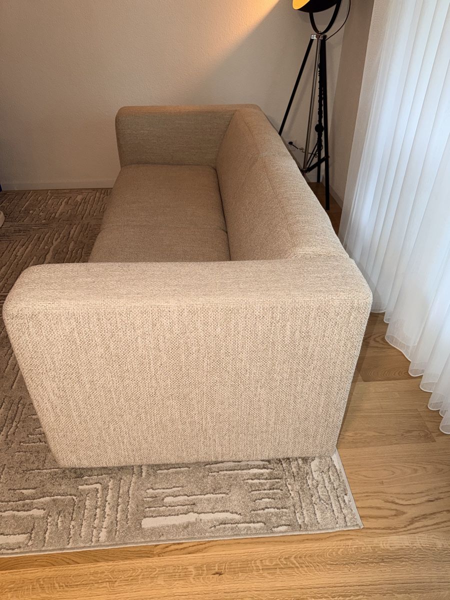 Livique Sofas: Gemütliches 2er Sofa, beige, neuwertig – Gebraucht aus Bern von Nairo 2