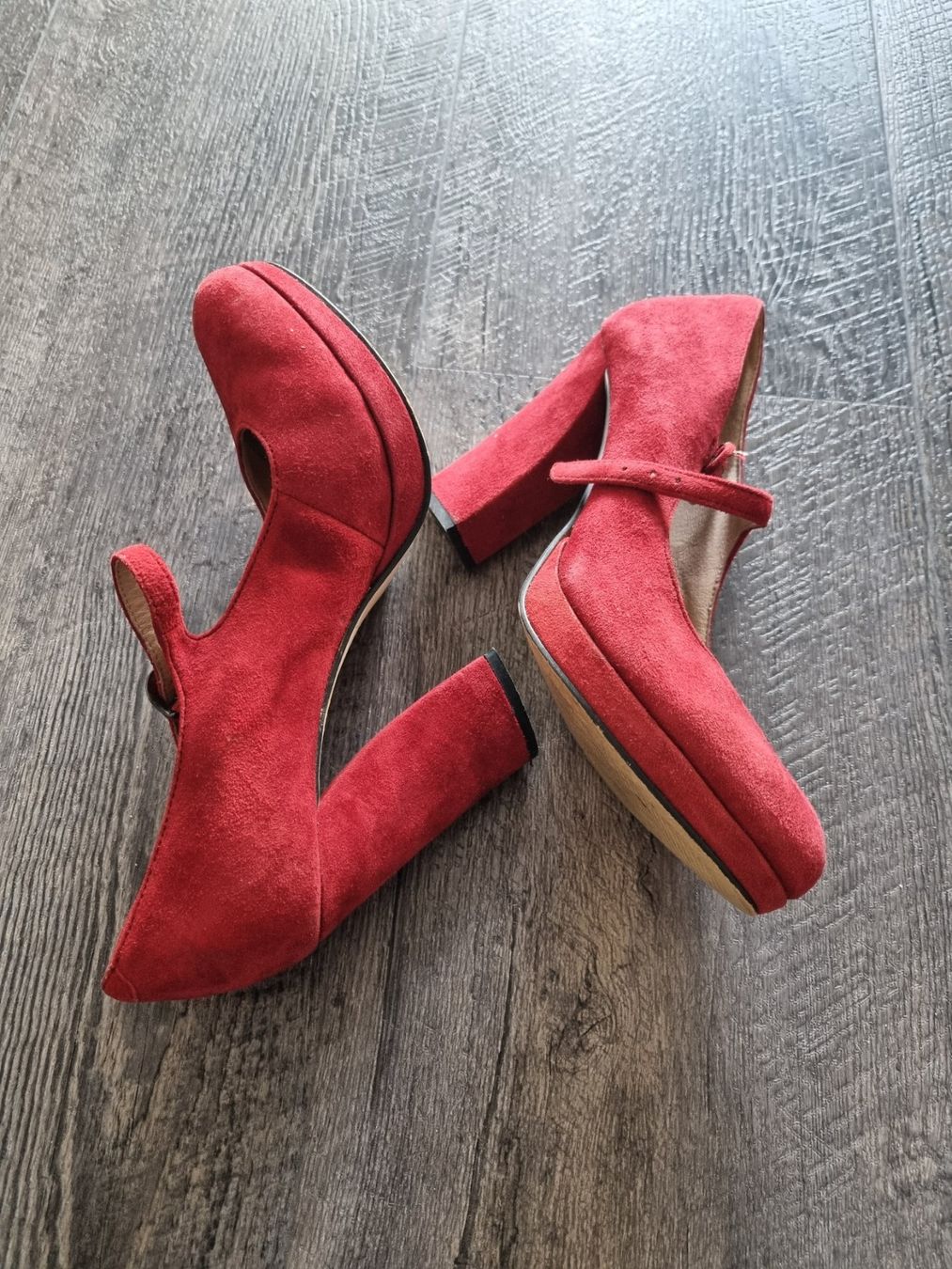 Scarpe da donna: Wildleder-Plateaus, Fifth avenue, rot, Gr. 36 – Usato da Zermatt venduto da pantarhei3z 3