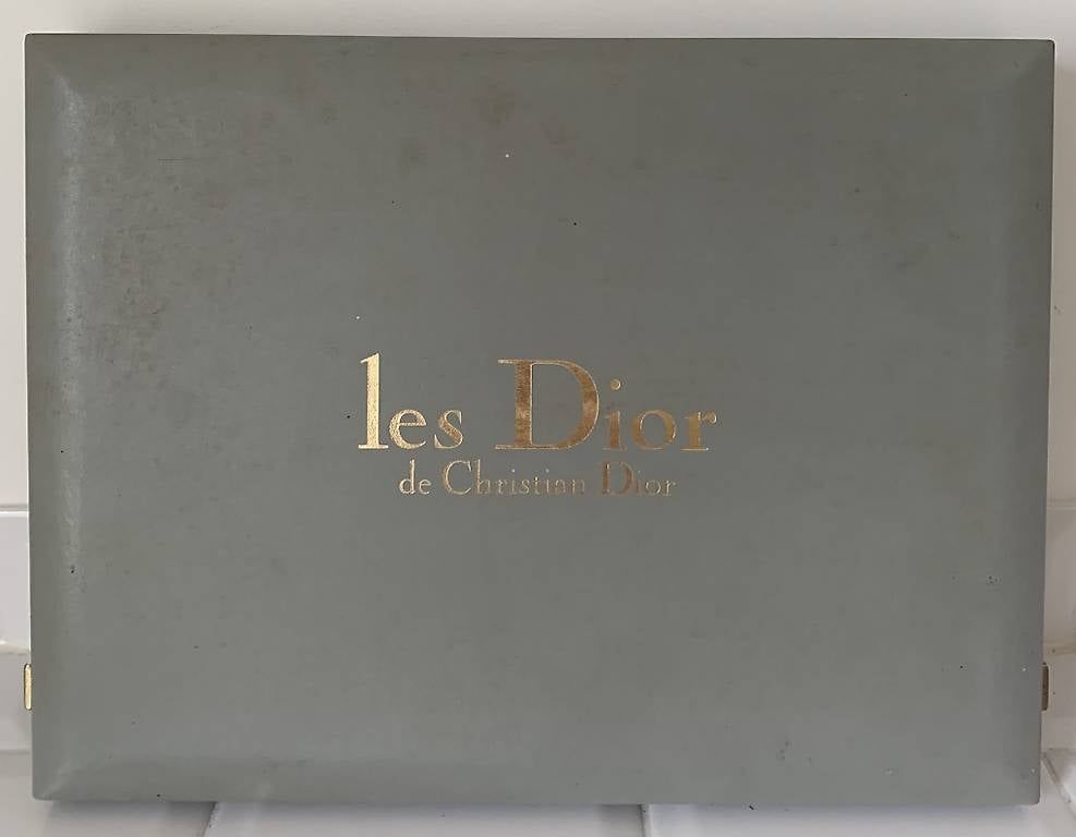 Dior Portagioie: Présentoir vintage Dior – Usato da Montreux venduto da Barber_Swiss_Vintage