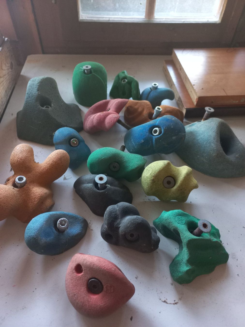 Kletterwände & Klettergriffe: 34 Stück Bouldergriffe – Gebraucht aus Uetendorf von hazel999