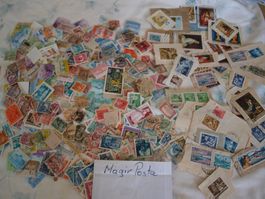 Magyar Posta  ca 600 Marken = 50 g . mit Papier + Abgelöst