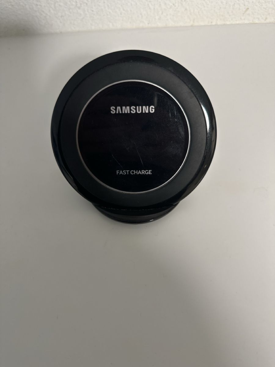 Caricabatterie: Samsung Wireless Charger - Fast Charge - Schwarz – Usato da Udligenswil venduto da ste_2ftf
