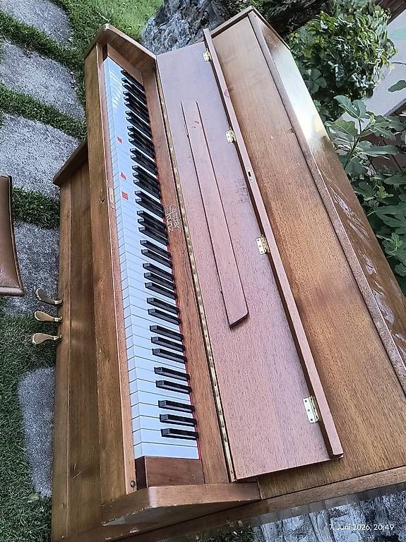 Strumenti musicali: Caspar Kunz Royal Piano  – Usato da Thun venduto da SaleLion3000 2