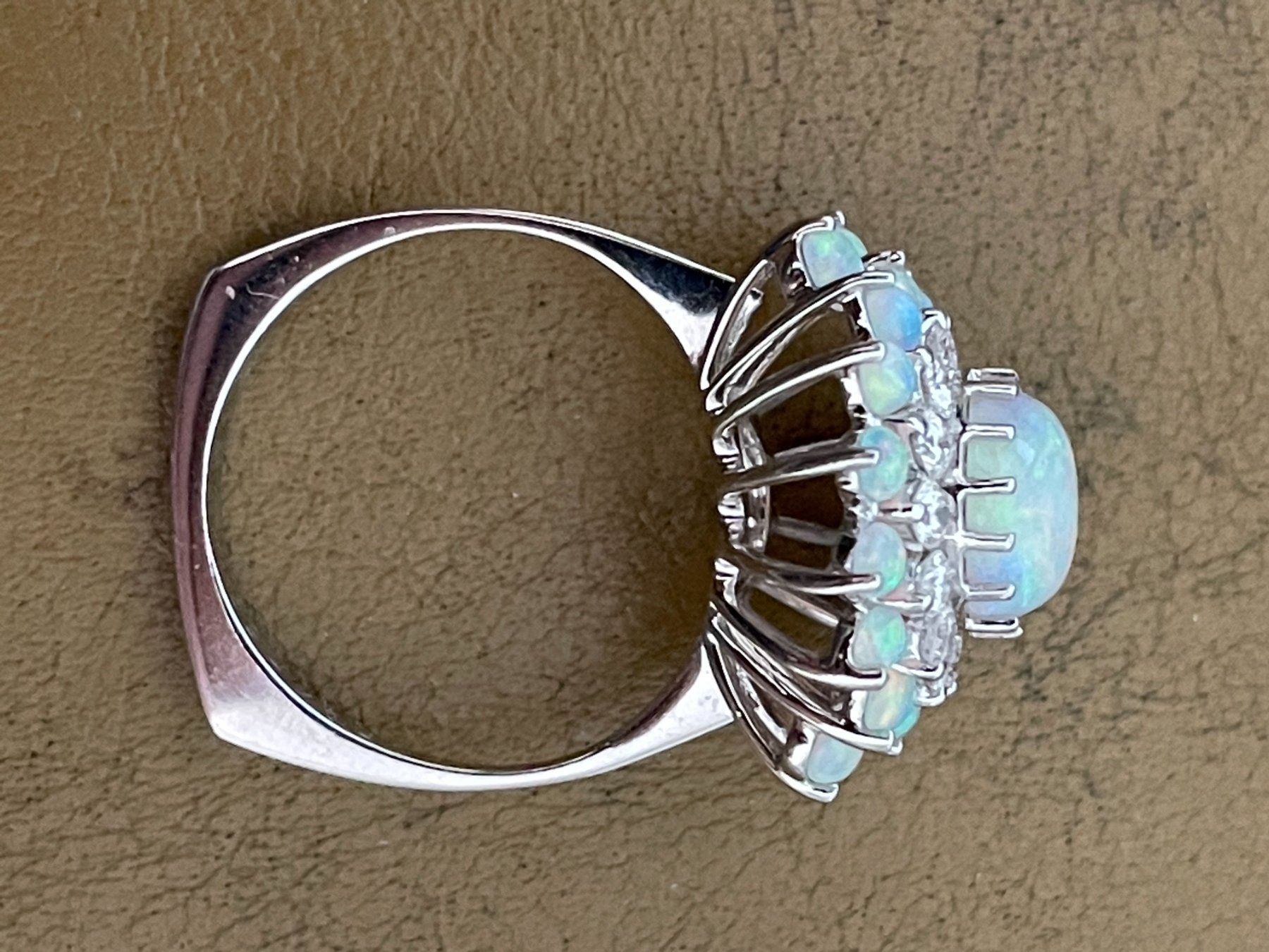 Ringe: Weissgold Ring Opalen und Brillanten – Gebraucht aus Muttenz von einfach-schoen 2