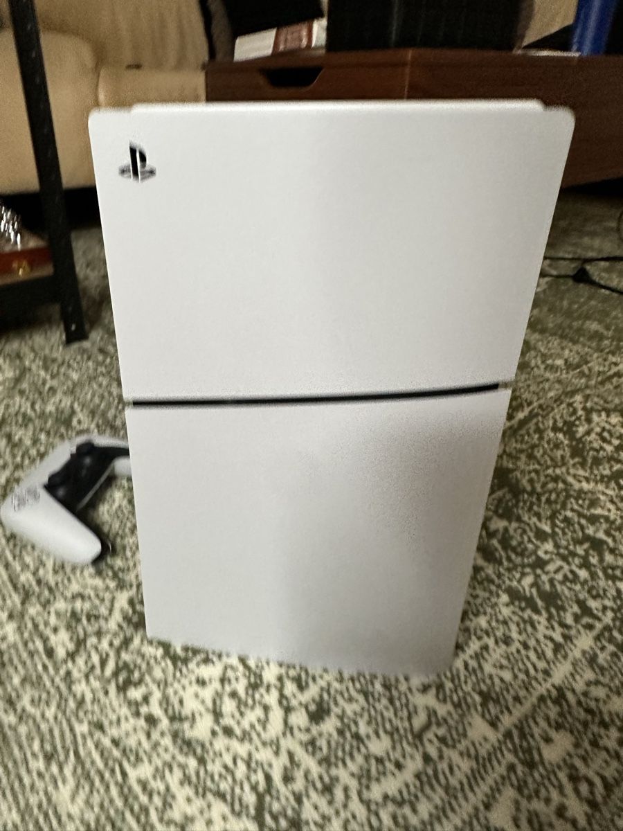 Sony Consoles: PS5 Dig. Edition + 2 Controller (Neuwertig!) – D'occasion à Zürich par Ramongross 2