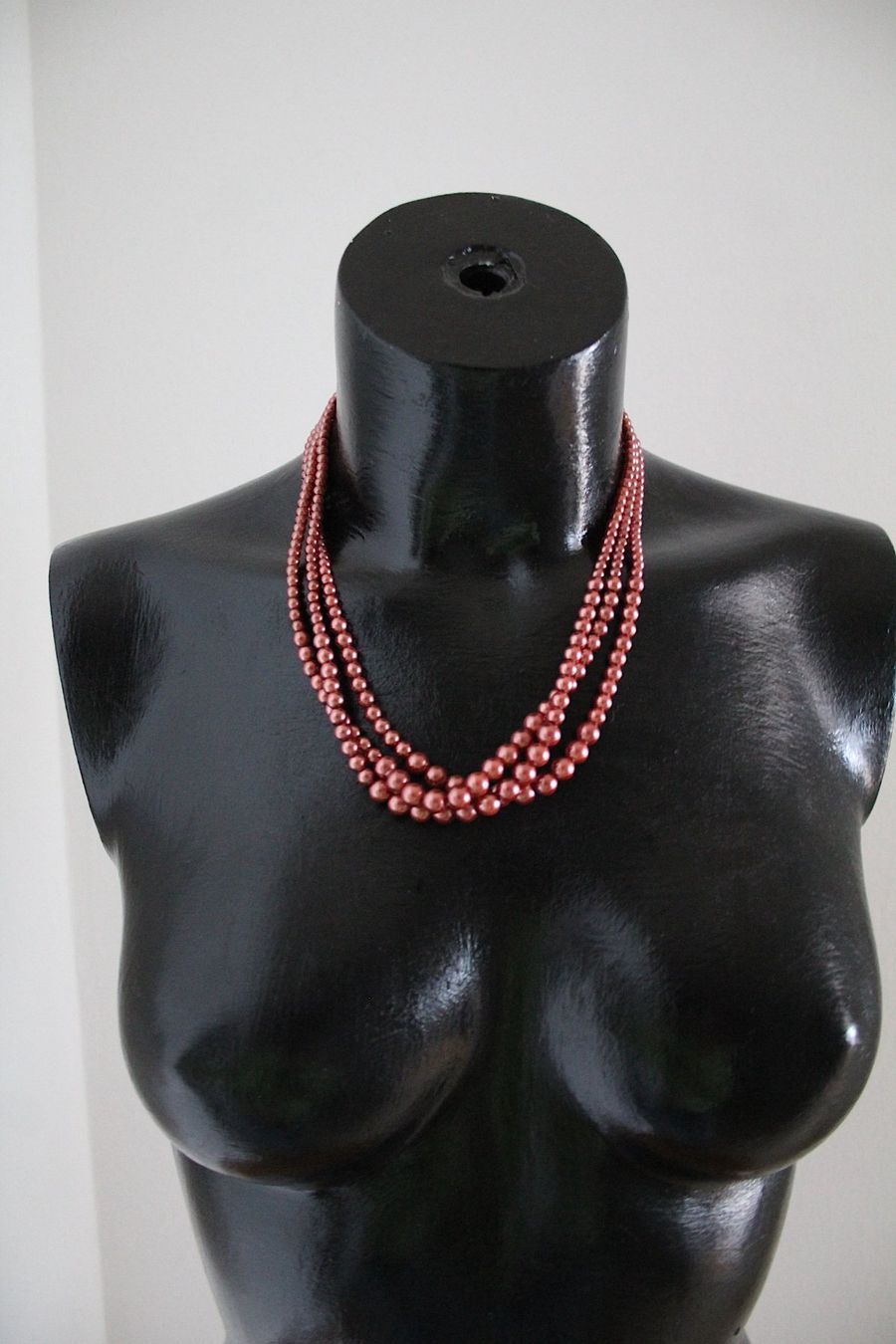 Perle (finte): Perlencollier altrot,  3-reihige aus Glasperlen – Usato da Locarno venduto da madame-tus-sauds 3