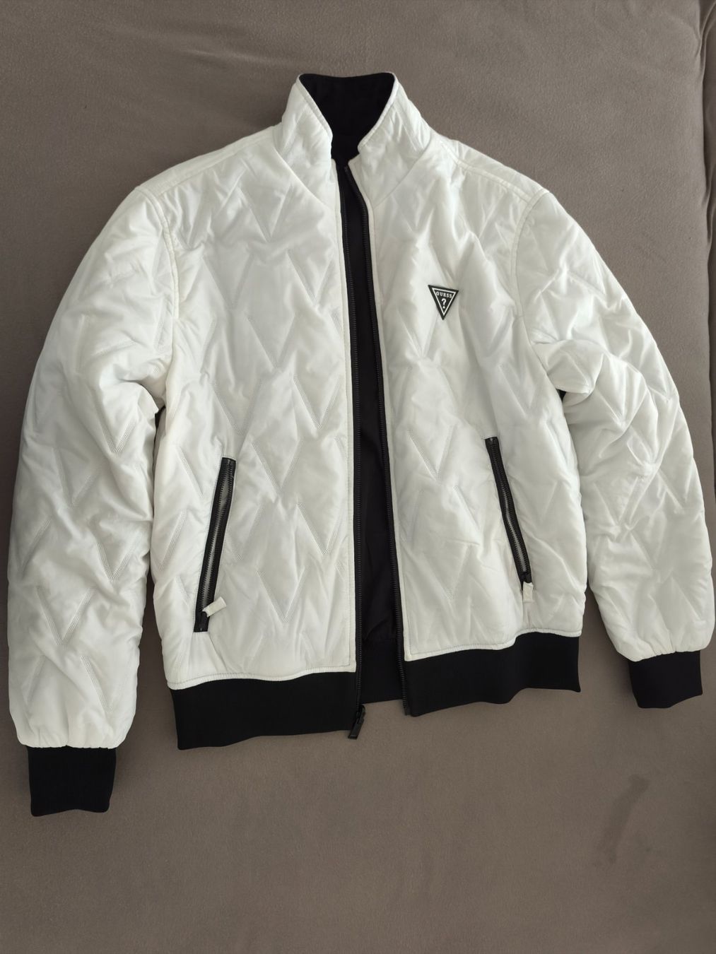 Guess Giacche: Guess 2-in-1 Jacke – Usato da Buchs SG venduto da pedro.reyero 2