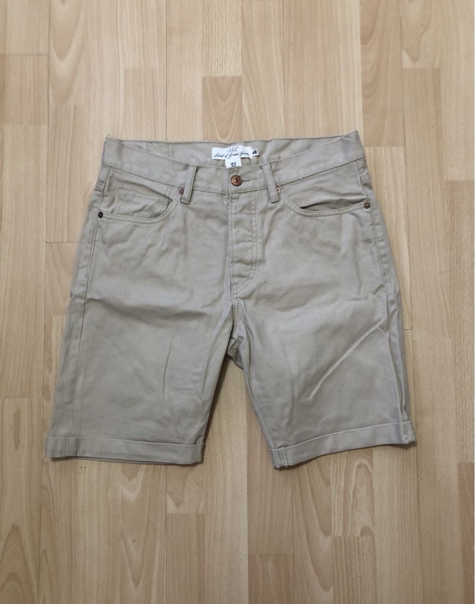H&M Pantaloni: H&M Kurz Hose Size: 32 – Usato da Chur venduto da vicky7