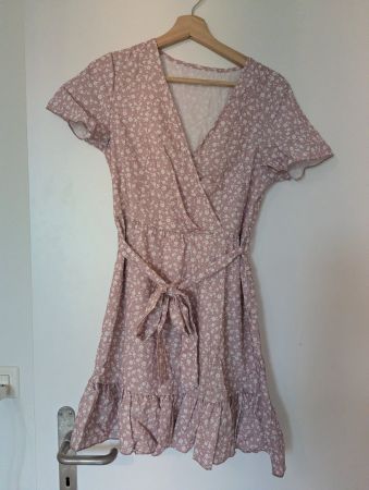 Sommerliches Wickelkleid mit Blumenmuster, Grösse M