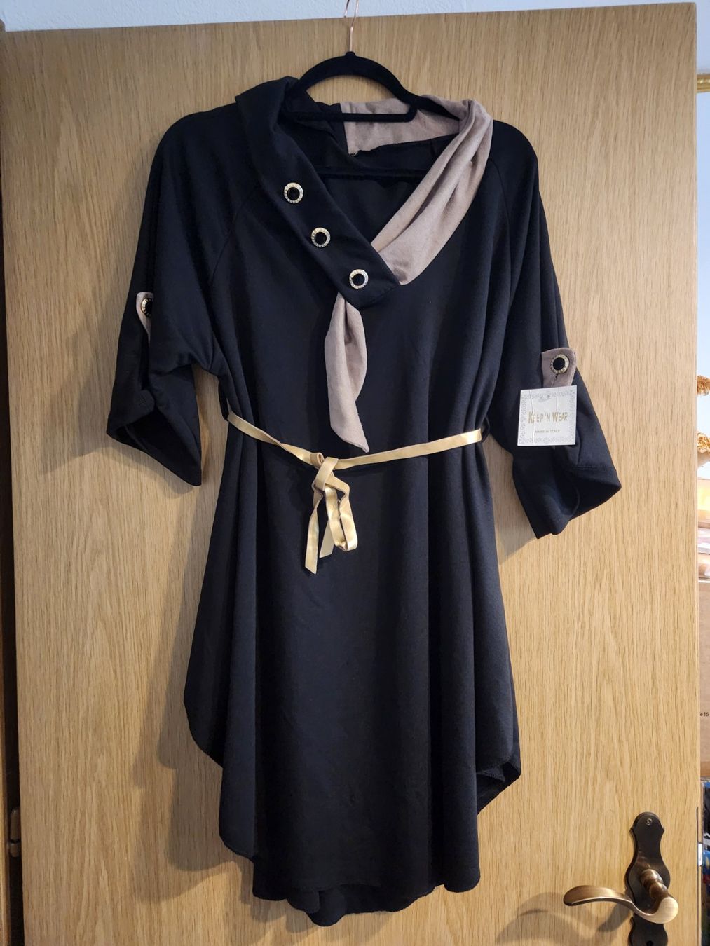 Vestiti: Schwarzes Kleid mit Gürtel, neu – Nuovo (secondo la descrizione) da Oftringen venduto da Leleni