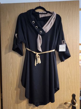 Schwarzes Kleid mit Gürtel, neu