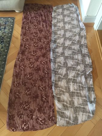 Deux longues écharpes fantaisie. Envoi poste+2 chf