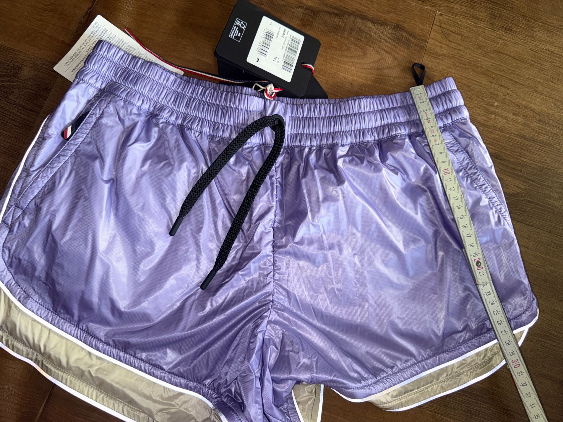 Moncler Pantaloni: New Moncler shorts - L – Nuovo e nell'imballaggio originale da St-Sulpice VD venduto da juhdu 5