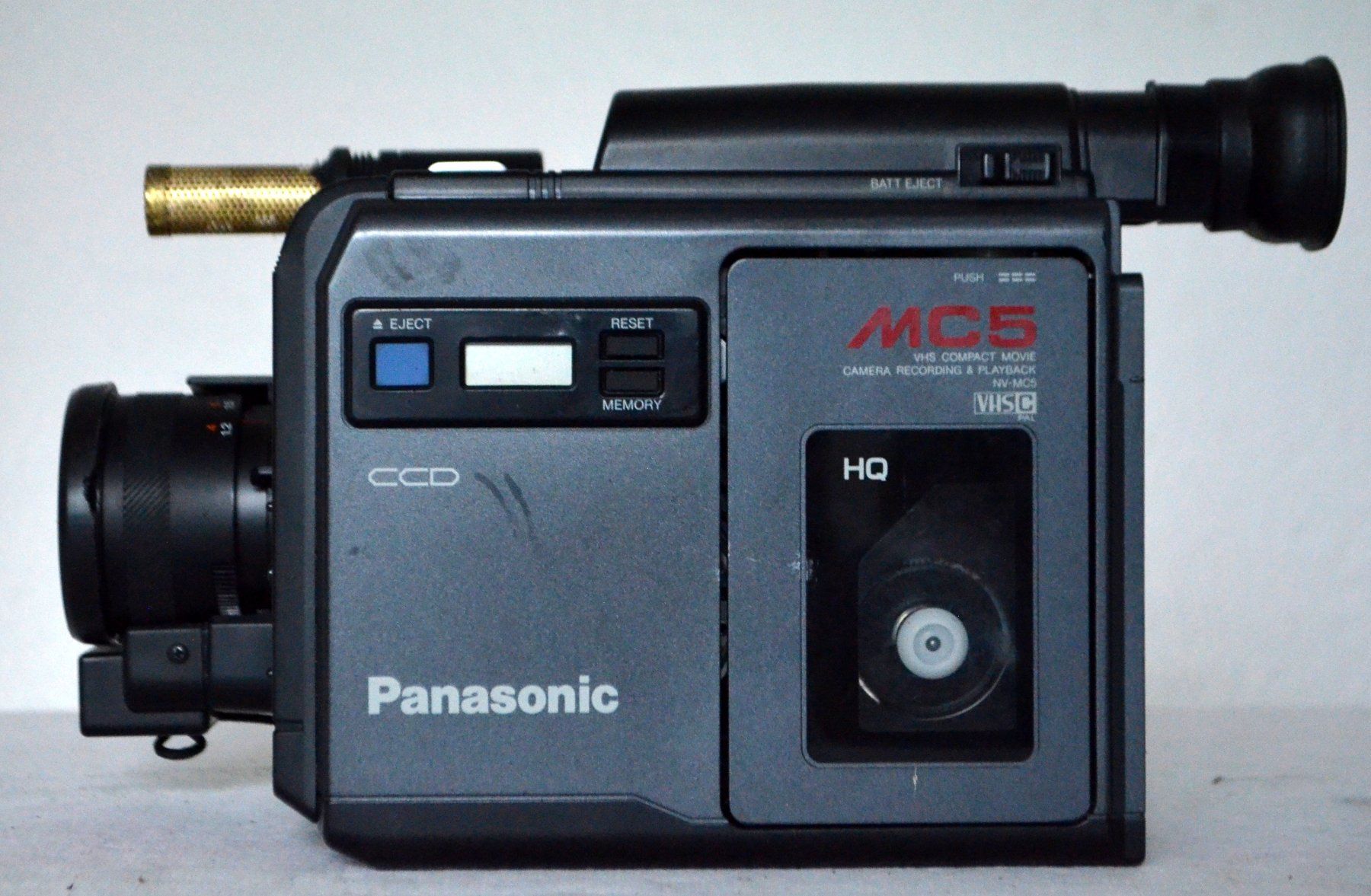 Panasonic Videocamere: Panasonic NV-MC5E Camcorder / caméscope VHS-C – Usato da Collonges venduto da arashee 4