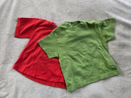 2 x T-shirt coton bio vert / rouge 18 mois 80 - 86 cm lot 2