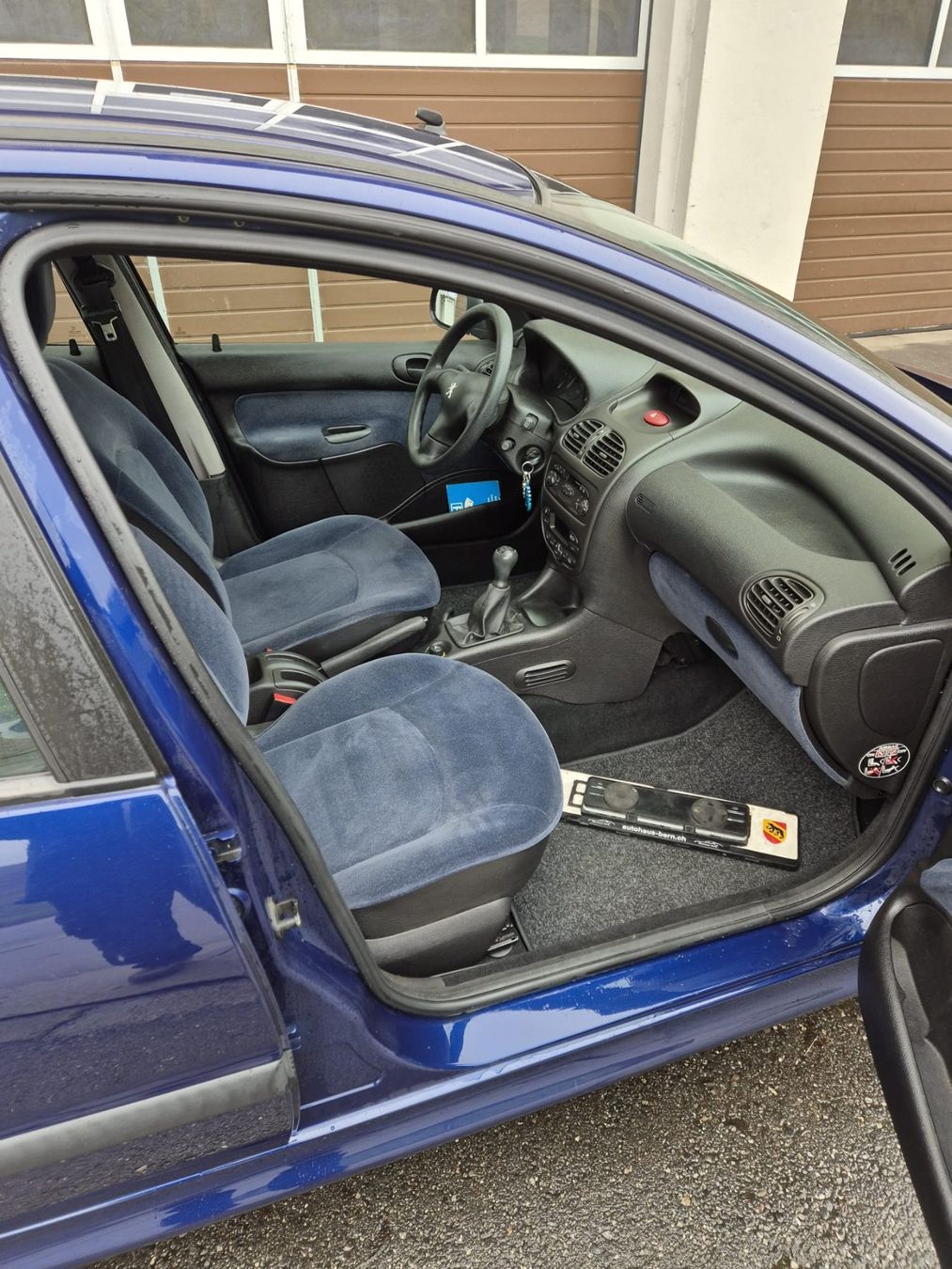 Peugeot Automobili: Peugeot 206 1.6i – Usato da Frauenkappelen venduto da Autohaus-Bern 4