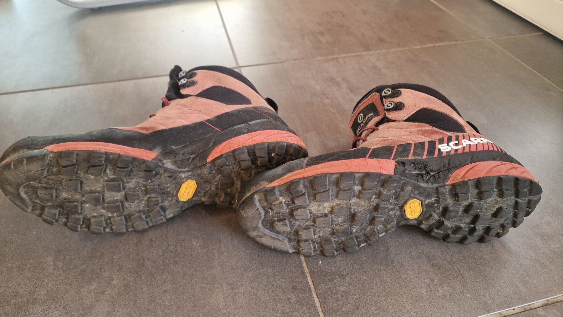 Scarpa Scarpe da donna: souliers de marche scarpa dame – Usato da Jens venduto da faidodo 1